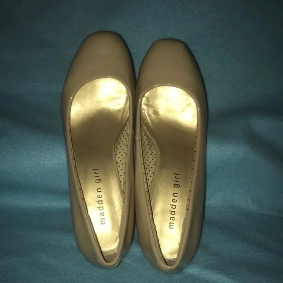 MADDEN GIRL “Getta” Nude vegan patten leather square closed toed heels SZ 7 - Picture 7 of 11